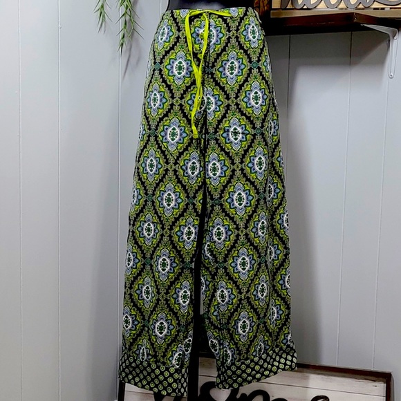 Vera Bradley, Cambridge, corduroyed pants. - Picture 2 of 8